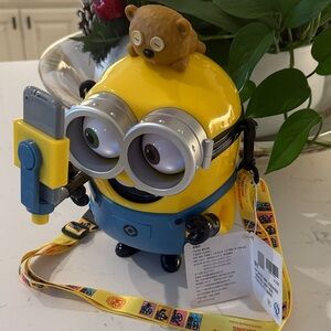 NWT UNIVERSAL STUDIOS MINION POPCORN BUCKET BEIJING CHINA PURSE Lanyard SELFIE